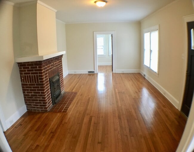 Foto del edificio - Coming Soon! Great 3BR/2BA brick home, wal...