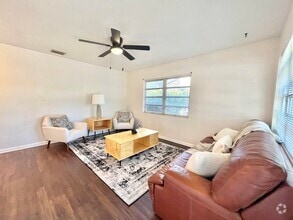 Building Photo - 704 20th Ave W