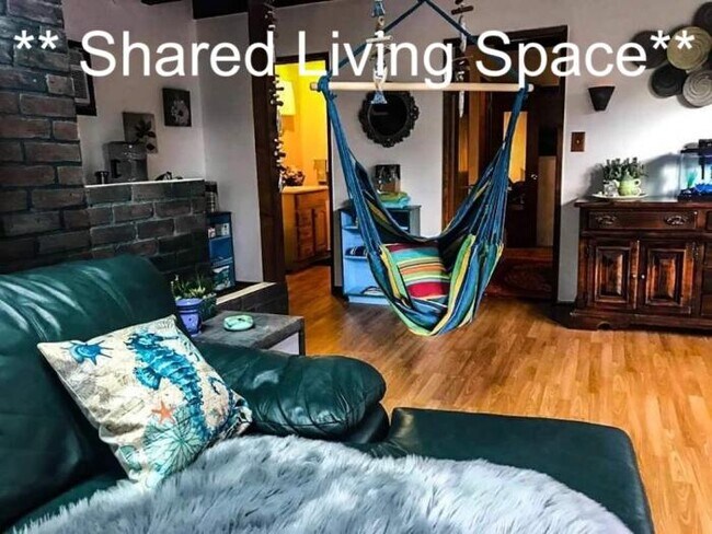 Building Photo - bedroom in Los Angeles CA 90049