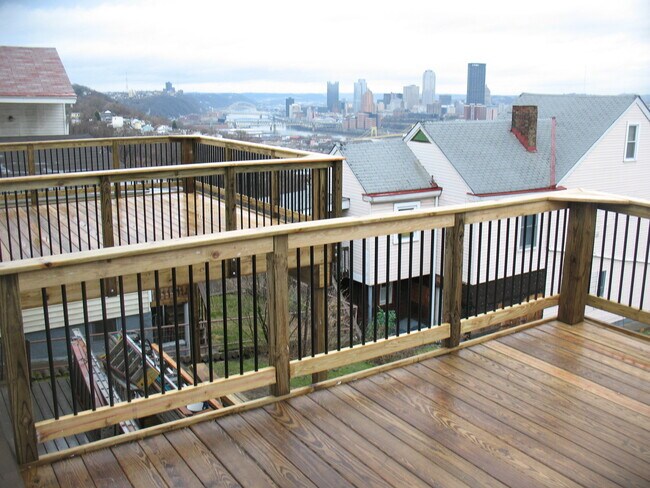 Building Photo - Available August 2024 - 3 Bed Home w/ Amaz...