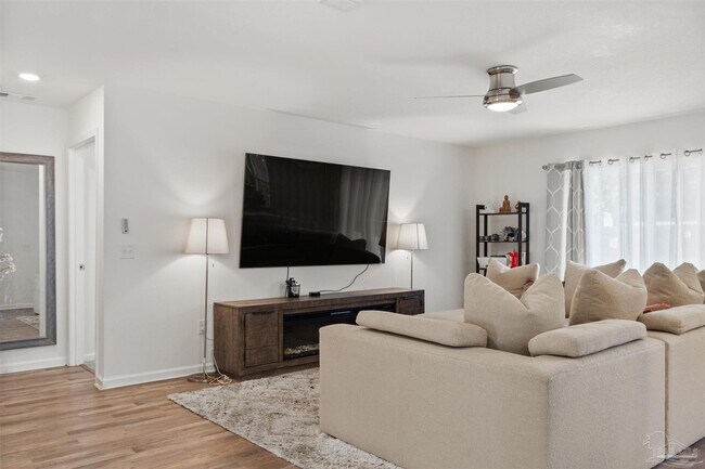 Foto del edificio - 7868 Maxton Rd