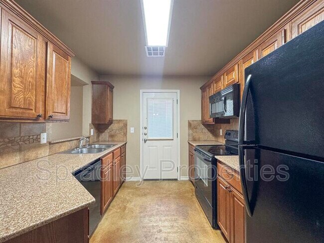 Foto del edificio - 716A E Ridge Blvd