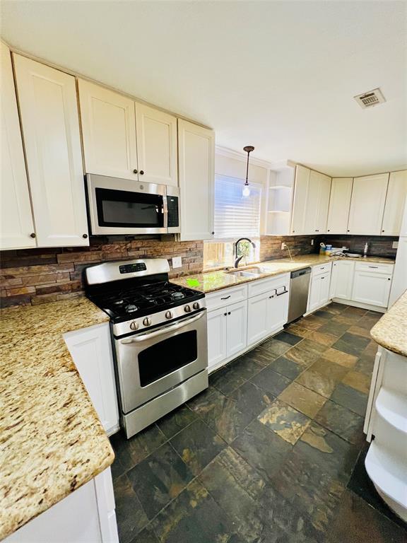 Building Photo - 1902 Karen Ave