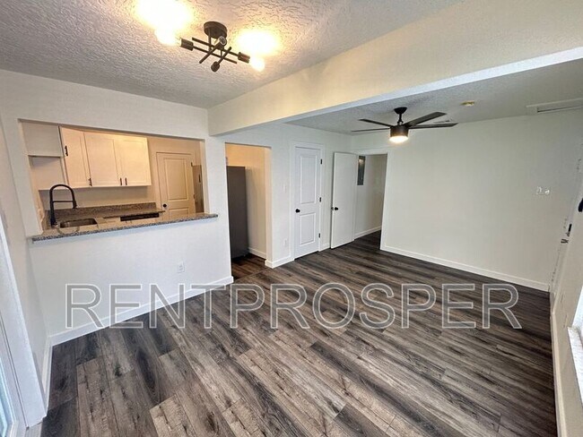 Foto del edificio - 1303 E Harding St