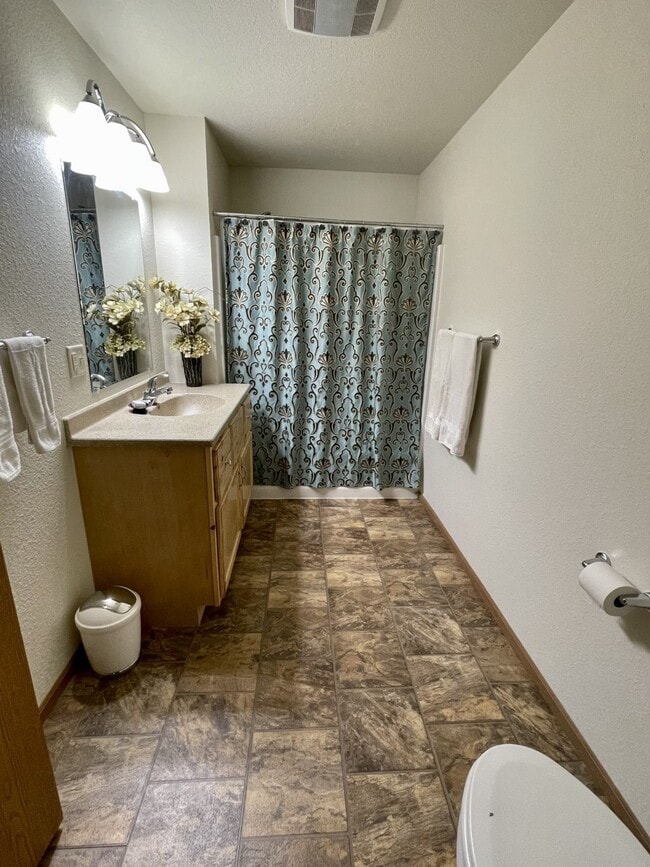 Foto del edificio - 2440 Southwoods Dr