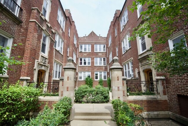 Building Photo - 3040 W Wellington Ave
