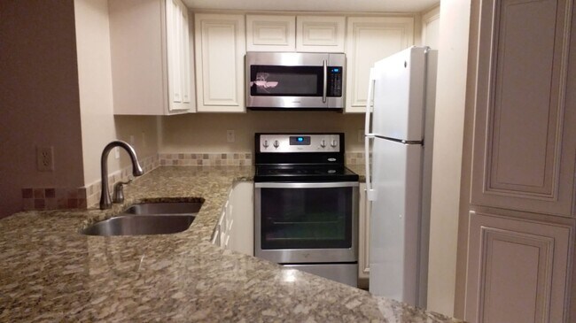 Building Photo - 1141 Deer Hollow Pl