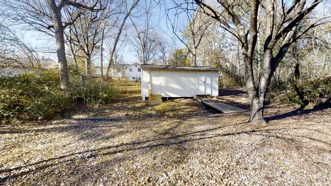 Building Photo - 610 Midland Ave