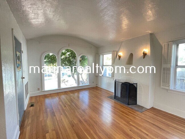Building Photo - Coming Soon! Charming 3 bedroom, 2 bathroo...
