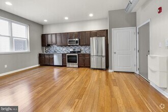 Building Photo - 2418 Frankford Ave