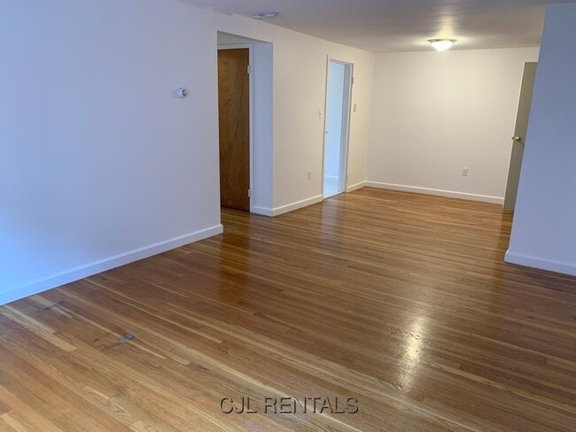 Building Photo - 19 N Union St