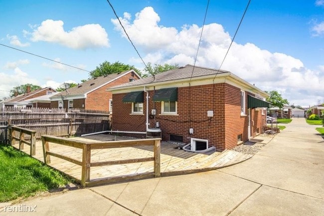 Building Photo - 3 br, 1.5 bath House - 22747 Courtland