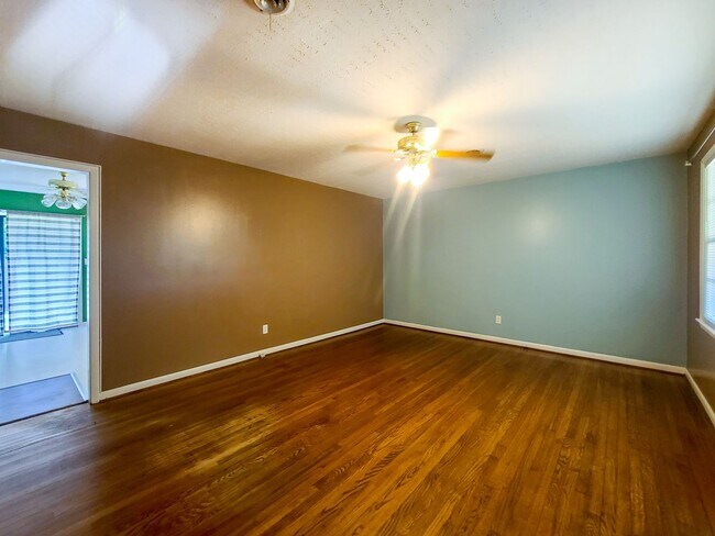 Building Photo - Rent Ready! National Hills Ranch Move in R...