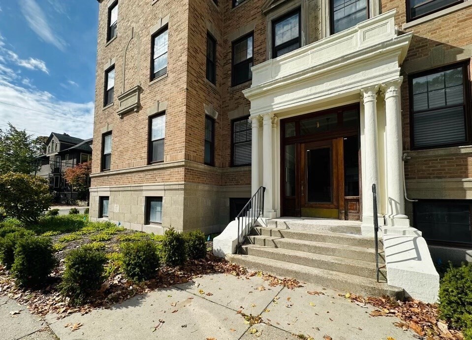 Primary Photo - 1 Crawford St