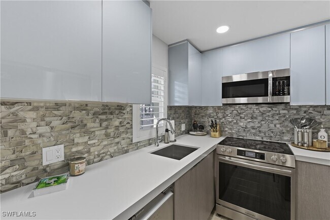 Foto del edificio - 609 12th Ave S