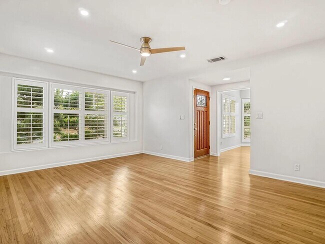 Foto del edificio - 2827 Ceilhunt Ave