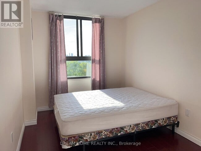 Building Photo - 350 Seneca Hill Dr