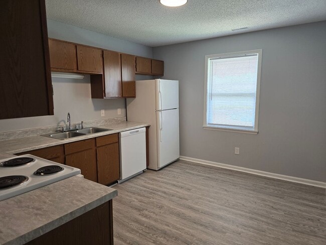 Foto del edificio - 2 Bedrooms/1 Bath Upstairs unit