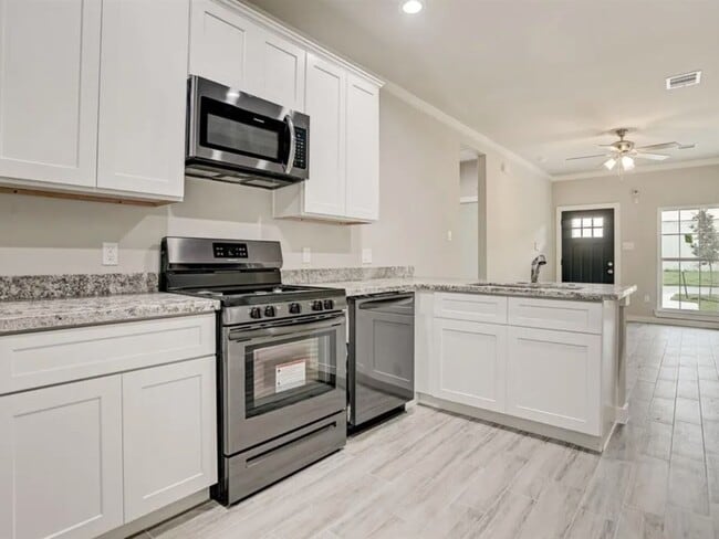 Foto del edificio - 4425 Clover St