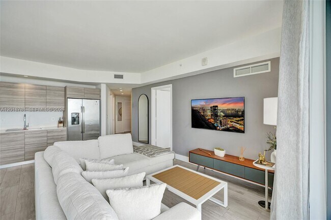 Foto del edificio - 121 NE 34th St