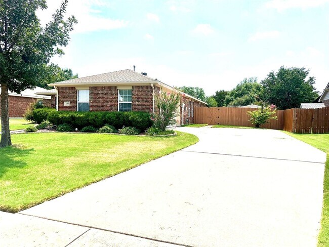 Foto del edificio - Beautifully Maintained Home on Premium Lot...