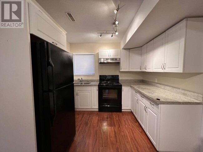 Building Photo - 22471 Streng Ave