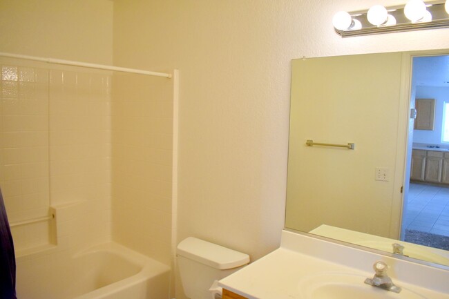 Building Photo - P2815