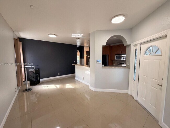 Foto del edificio - 2804 NW 7th Ct