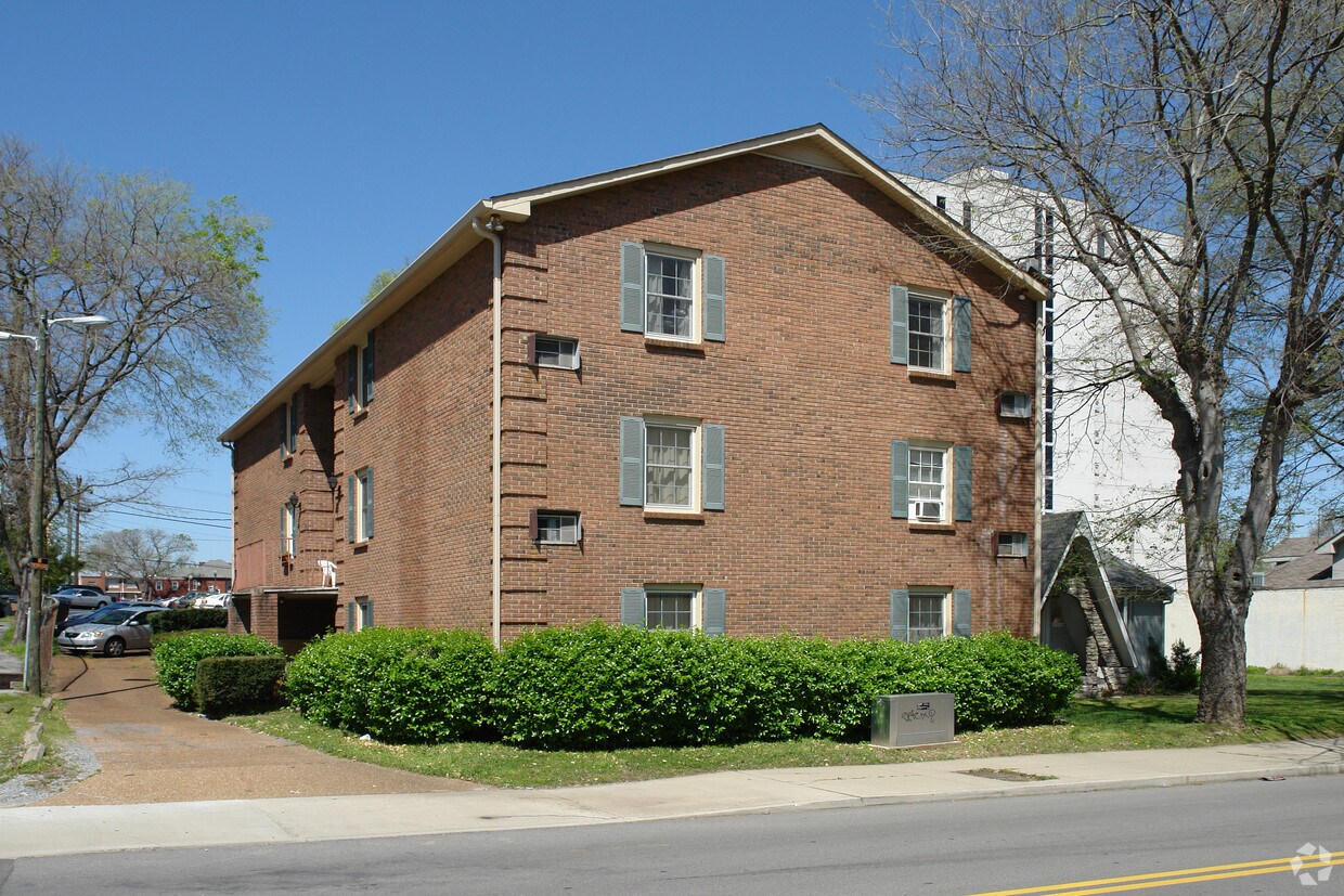 Building Photo - 915 18th Ave S