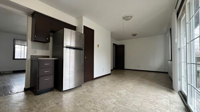Building Photo - $1,500 | 3 Bedroom, 1 Bathroom Duplex | Pe...