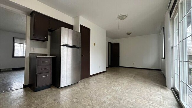 Foto del edificio - $1,500 | 3 Bedroom, 1 Bathroom Duplex | Pe...