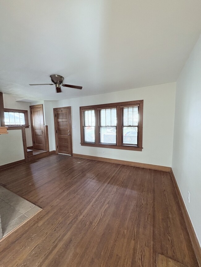 Building Photo - Charming 2 beds 1 baths in Columbus!