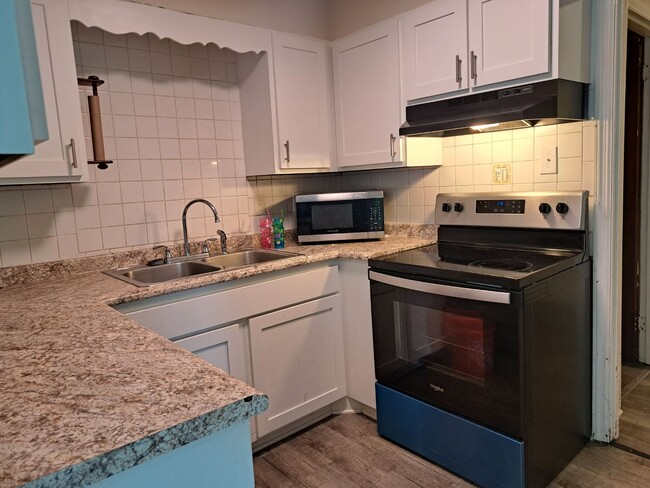 Kitchen - 2729 Keith Ave