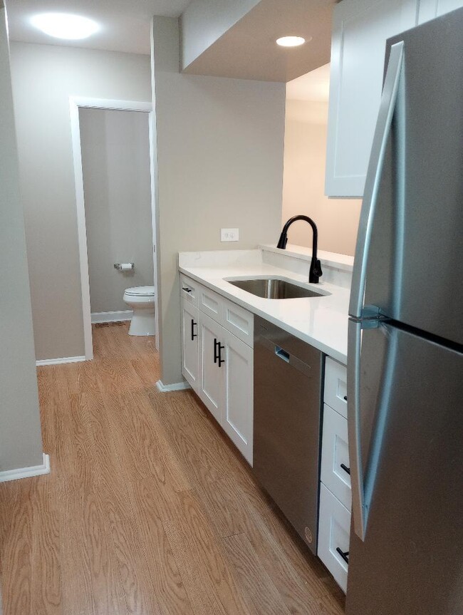 Building Photo - 110 Queens Cove