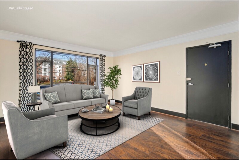 Foto principal - 10315 Montrose Ave
