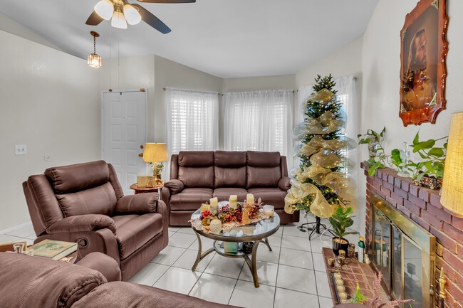 Foto del edificio - 11322 Oakwood Dr