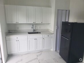 Building Photo - 1718 SW 57th Ave