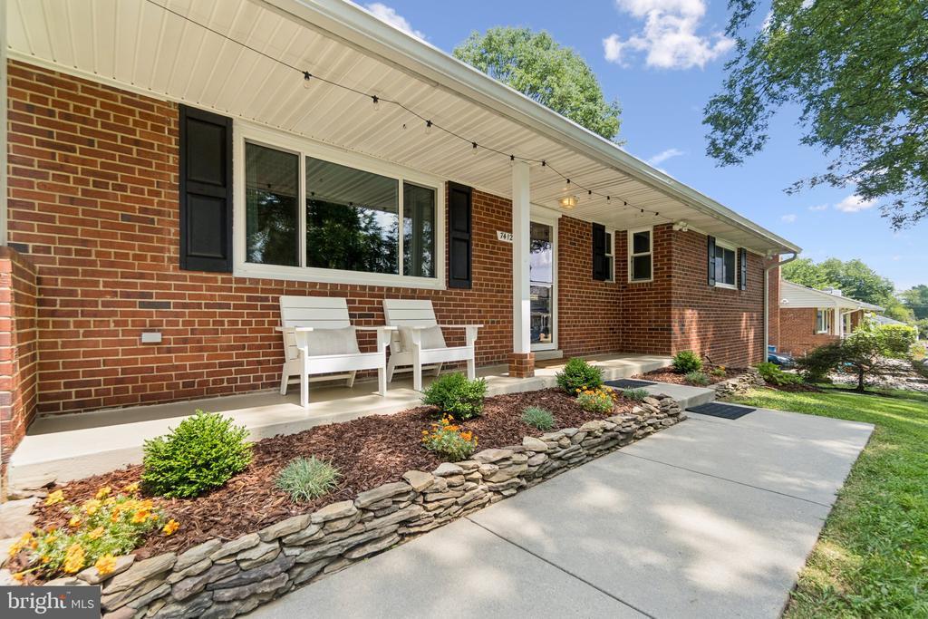 Primary Photo - 7412 Farnum St