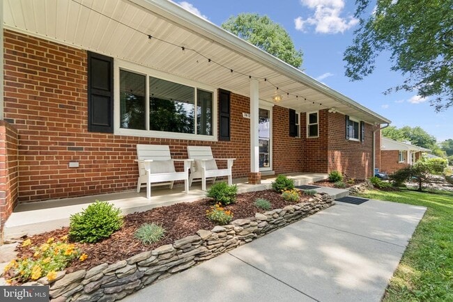Building Photo - 7412 Farnum St