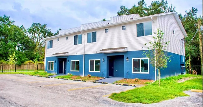 Photo - 1933 Oxnard Ct Townhome