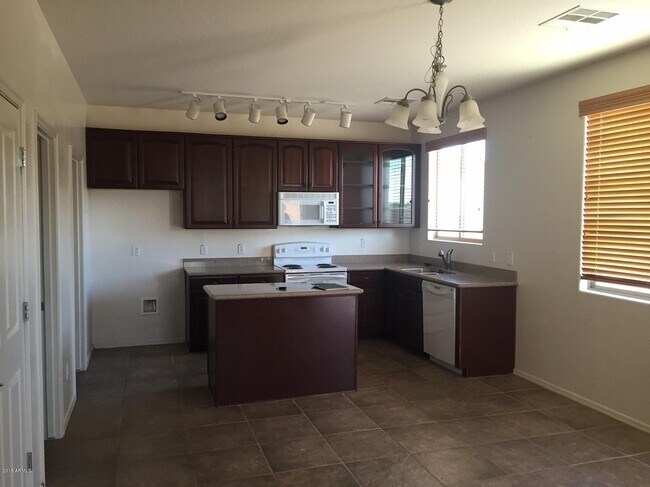 Building Photo - 14843 N 174th Ave