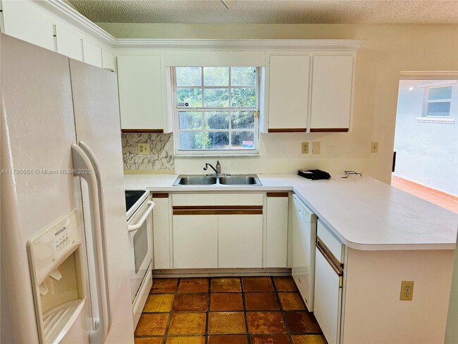 Foto del edificio - 14340 SW 102nd St