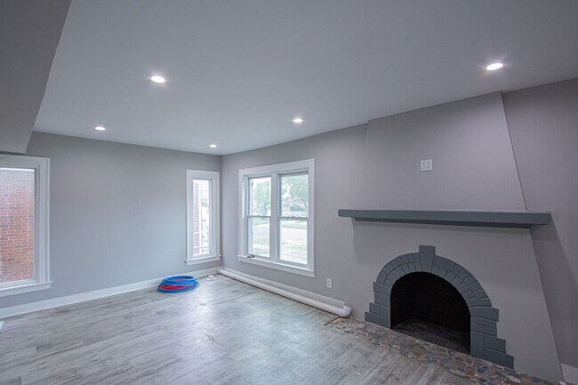Building Photo - Completely Renovated  3 bedroom on Washbur...