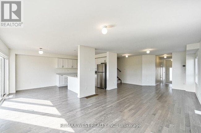 Building Photo - 100 Sailors Landing