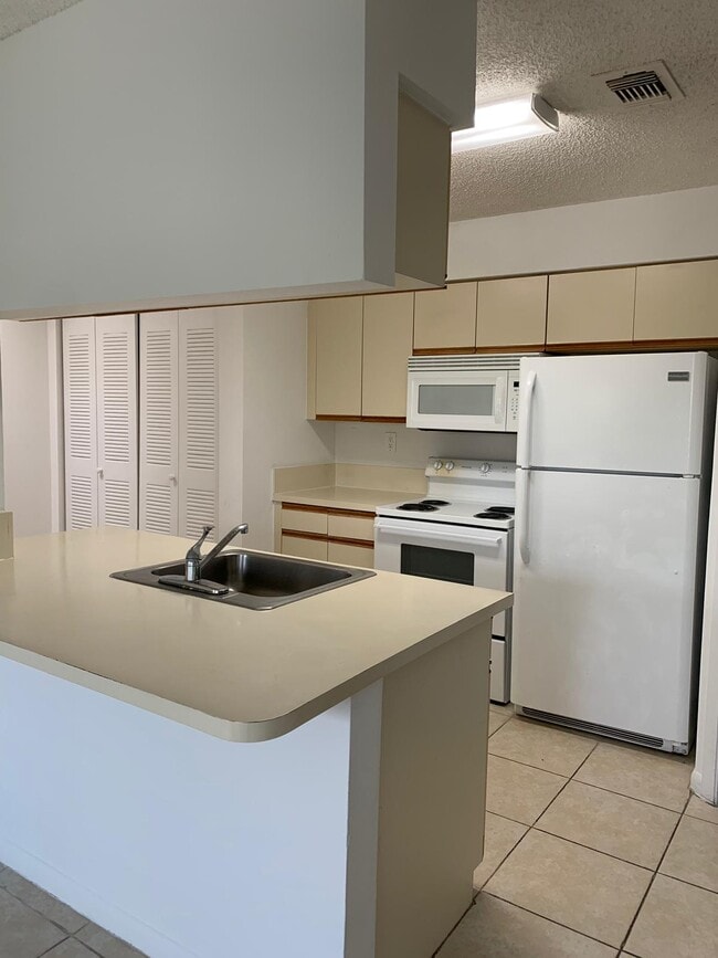 Foto del edificio - 17500 NW 67th Pl