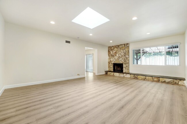 Foto del edificio - Beautifully rehabbed Highland Park Home!