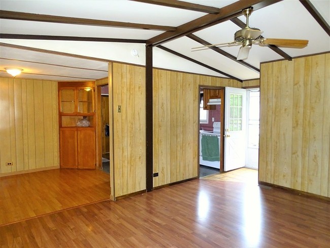 Building Photo - 3621 Rothsville Rd