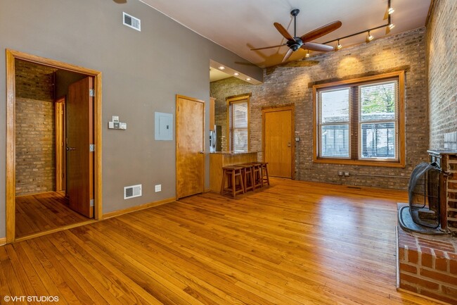 Building Photo - 1411 N Wells St