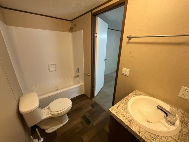 Foto del edificio - 2 Bedroom 2 Bathroom Mobile Home