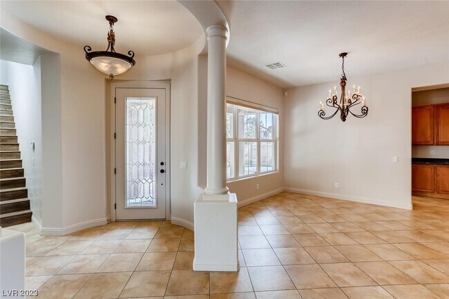 Building Photo - 8655 Killians Greens Dr